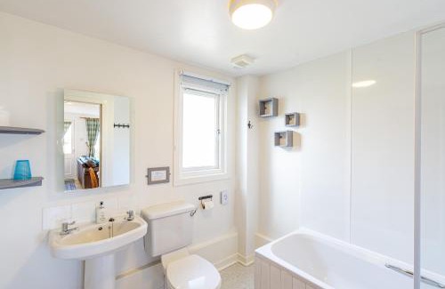 East Lewiston House | Bracken Lodge 16 with Hot Tub
