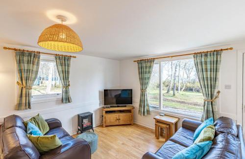 East Lewiston House | Bracken Lodge 16 with Hot Tub