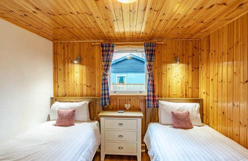 East Lewiston House | Bracken Lodge 6 with Hot Tub