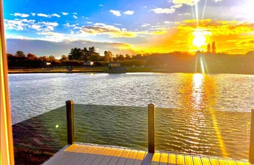 Louth Cabin | Brackenborough Lakes Resort