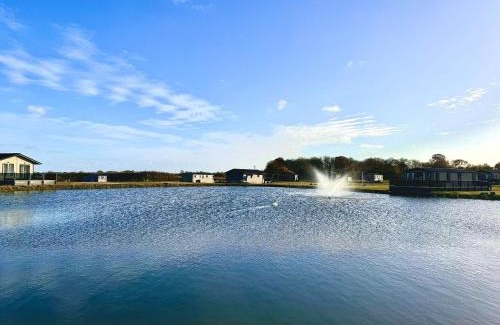 Louth Cabin | Brackenborough Lakes Resort
