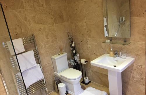 Londonderry Bed & Breakfast | Brackfield House Deal 49