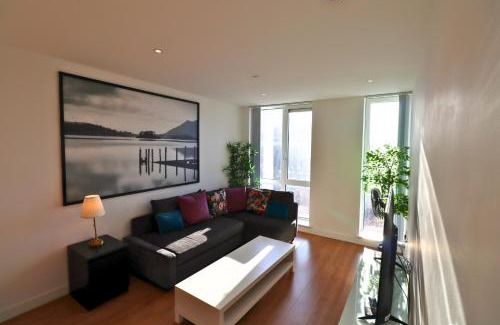 Bracknell Apartment | Bracknell RWH Beautiful Two Bedroom Apartment