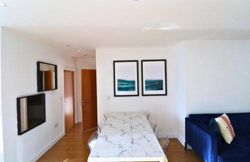 Bracknell Apartment | Bracknell RWH Beautiful Two Bedroom Apartment