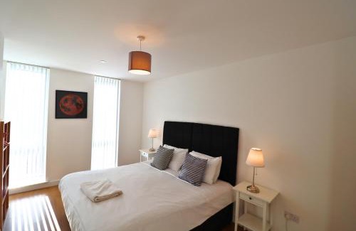 Bracknell Apartment | Bracknell RWH Beautiful Two Bedroom Apartment