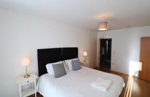 Bracknell Apartment | Bracknell RWH Beautiful Two Bedroom Apartment