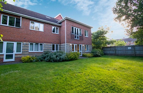 Bracknell Apartment | Bracknell Spacious Ground Floor Apartment