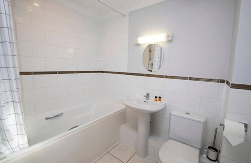 Bracknell Apartment | Bracknell Spacious Ground Floor Apartment