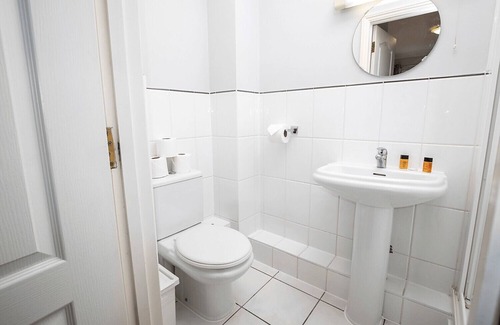 Bracknell Apartment | Bracknell Spacious Ground Floor Apartment