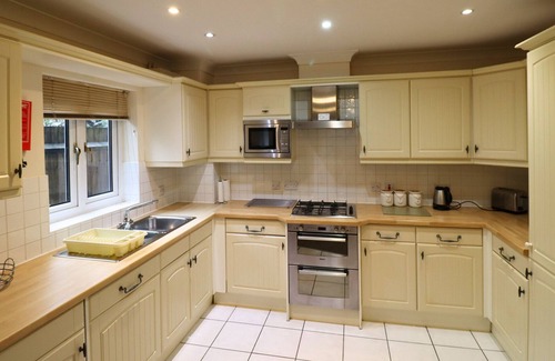Bracknell Apartment | Bracknell Spacious Two Bedroom Apartment