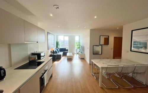 Bracknell Apartment | Bracknell Stylish Two Bedroom Apartment