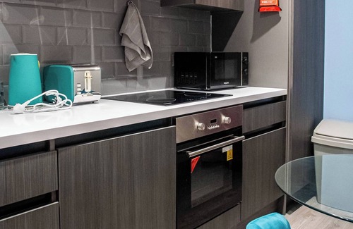 Bradford Apartment | Bradford City Apartment - Bolton Road Oasis