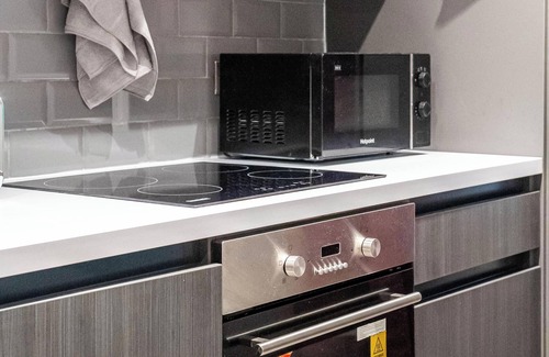Bradford Apartment | Bradford City Apartment - Bolton Road Oasis
