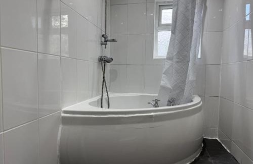 Bradford House | Bradford Serviced Accommodation - Apartments - 2 Bed House-Close To Centre - Hospital - Contractors - Business Travellers - Families