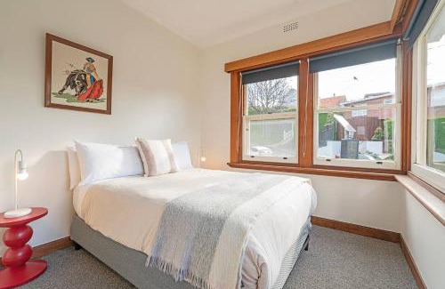 Sandy Bay Apartment | 'Braelands by the Beach' Sun-kissed Sandy Bay Escape