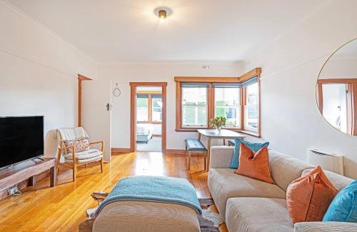 Sandy Bay Apartment | 'Braelands by the Beach' Sun-kissed Sandy Bay Escape