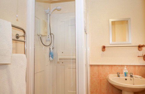 Tain House | BRAEMAR COTTAGE, pet friendly, country holiday cottage in Tain
