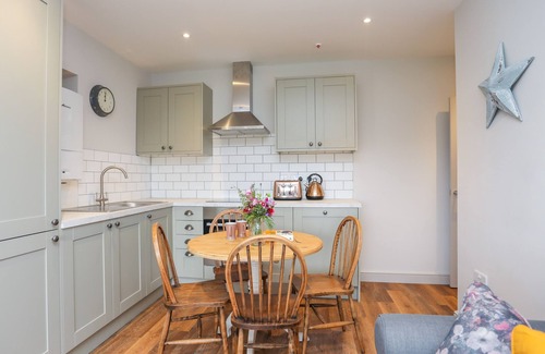 Holyhead Cottage | BRAID APARTMENT, pet friendly, with a garden in Trearddur Bay