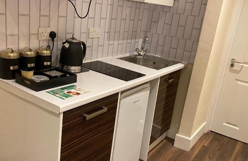 Denbigh House | Braillen Suite- 2 bedroom with kitchenette and bathroom