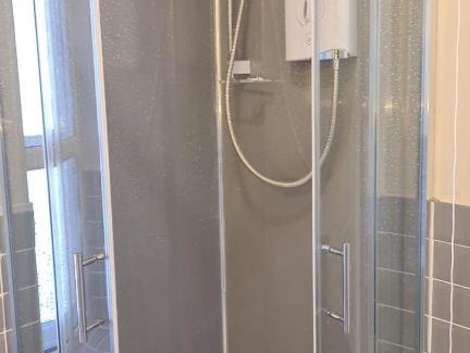 Denbigh House | Braillen Suite- 2 bedroom with kitchenette and bathroom