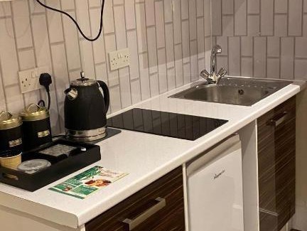 Denbigh House | Braillen Suite- 2 bedroom with kitchenette and bathroom