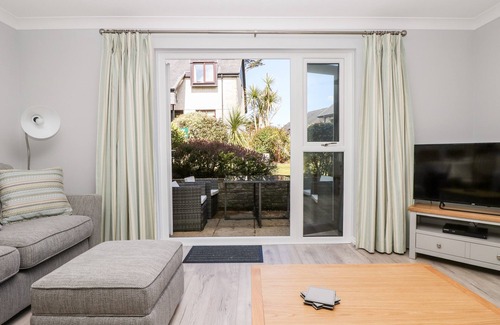 Maenporth Cottage | BRAMBLE COTTAGE, family friendly, with pool in Maenporth, Cornwall