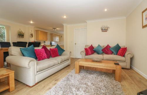 Falmouth House | Bramble Cottage