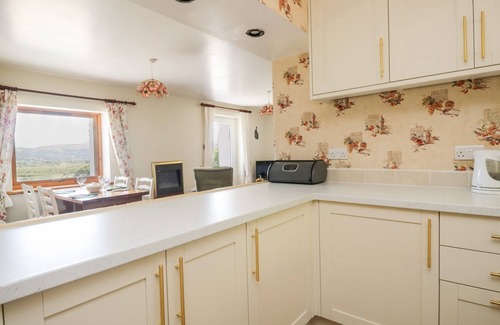 Thornthwaite Cottage | BRAMBLE COTTAGE, pet friendly, with a garden in Braithwaite