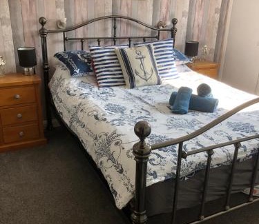 Aberporth House | Bramble Cottage - Sleeps 5