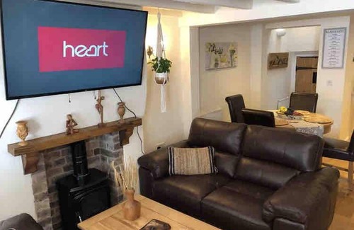 Bridgnorth Cottage | Bramble Cottage With Free Parking