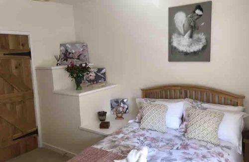 Bridgnorth House | Bramble cottage with free parking