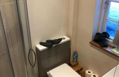 Bridgnorth House | Bramble cottage with free parking
