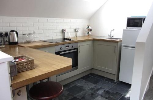 Dundon Apartment | Bramble - romantic barn conversion with shared hot tub