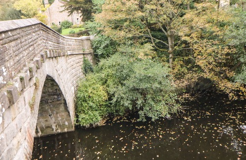 Froggatt Cottage | BRAMBLESIDE, pet friendly, character holiday cottage in Calver