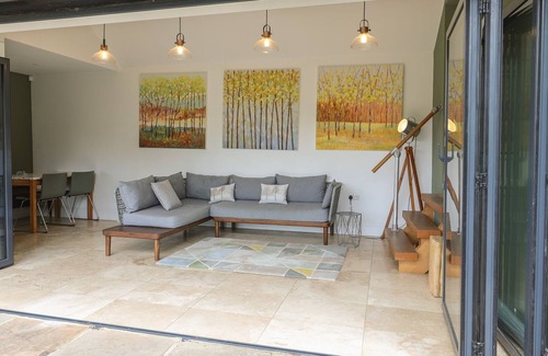Froggatt Cottage | BRAMBLESIDE, pet friendly, character holiday cottage in Calver