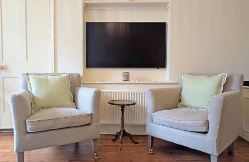 Westbourne House | Brambletye Cottage - Westbourne