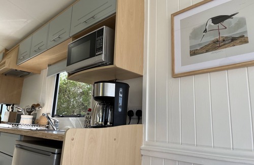 Hartland House | Brambly Hedge, shepherds hut style, sleeps 4, with garden, walk to pubs & shops.