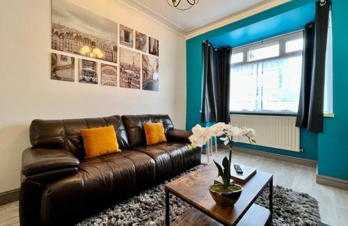 Cleethorpes House | Bramhall House - Great for Contractors or Family Holidays