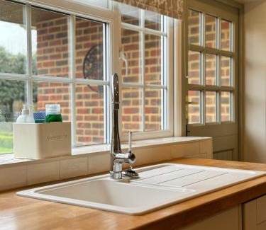 Sidlesham House | 'BRAMLEY FALL COTTAGE' ' ON SITE EV POINT - Attached Cottage,3 Separate Bedrooms -1 on ground level, SLEEPS 6, 2 Bathrooms, Sandy Wittering Beach 8min drive, Rural Location, Child friendly, Small Breed Dog Friendly, Private Parking