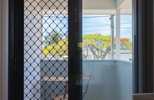Wynnum Apartment | Brand new 1 bedroom micro apartment for 2