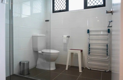 Wynnum Apartment | Brand new 1 bedroom micro apartment for 2