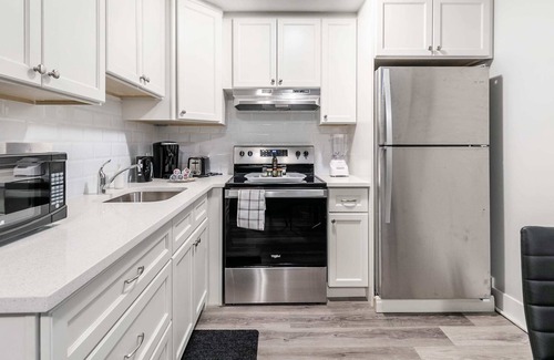 Central Hamilton Apartment | Brand New - 1BR Modern Apartment - PRIME Location!