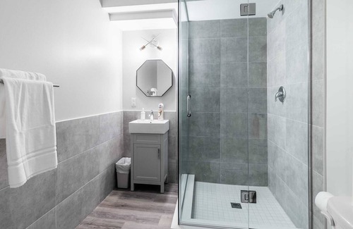 Central Hamilton Apartment | Brand New - 1BR Modern Apartment - PRIME Location!