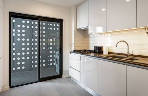 Olhao Apartment | Brand New 2 BDR Flat W/Rooftop Pool by LovelyStay