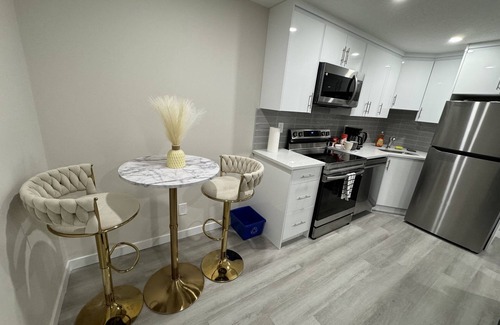 Southwest Calgary House | Brand new 2 bdrm 3 beds luxury Guest Suite with separate entrance