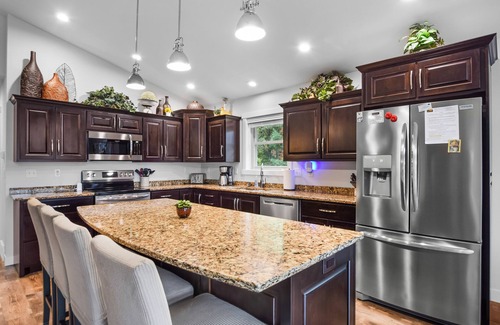 Rome House | Brand New 2021 4 BR + den Lake House minutes to world class golf.