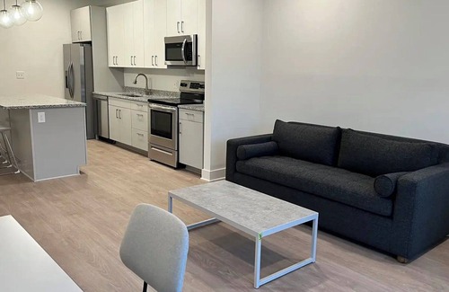 University Circle Apartment | Brand-new 2BD, fitness center, pet spa l Barsala