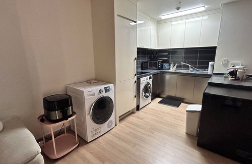 Songdo Apartment | Brand New 2BR 11F 646sq.ft, 2min to Hyundai outlet & Triple St., 2Free Parking