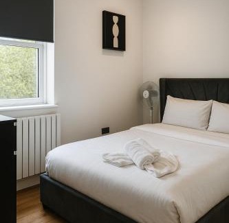 Bishop's Apartment | Brand New 2BR Flat Sleeps 6 Canada Water SE16