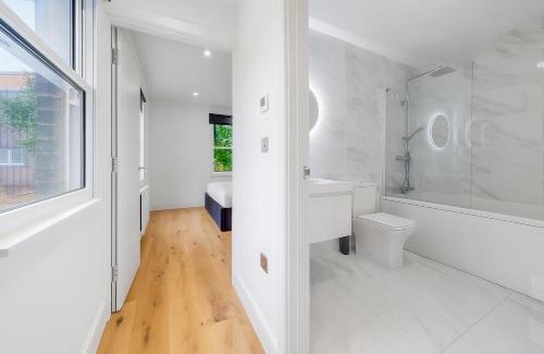 Bishop's Apartment | Brand New 2BR Flat Sleeps 6 Canada Water SE16